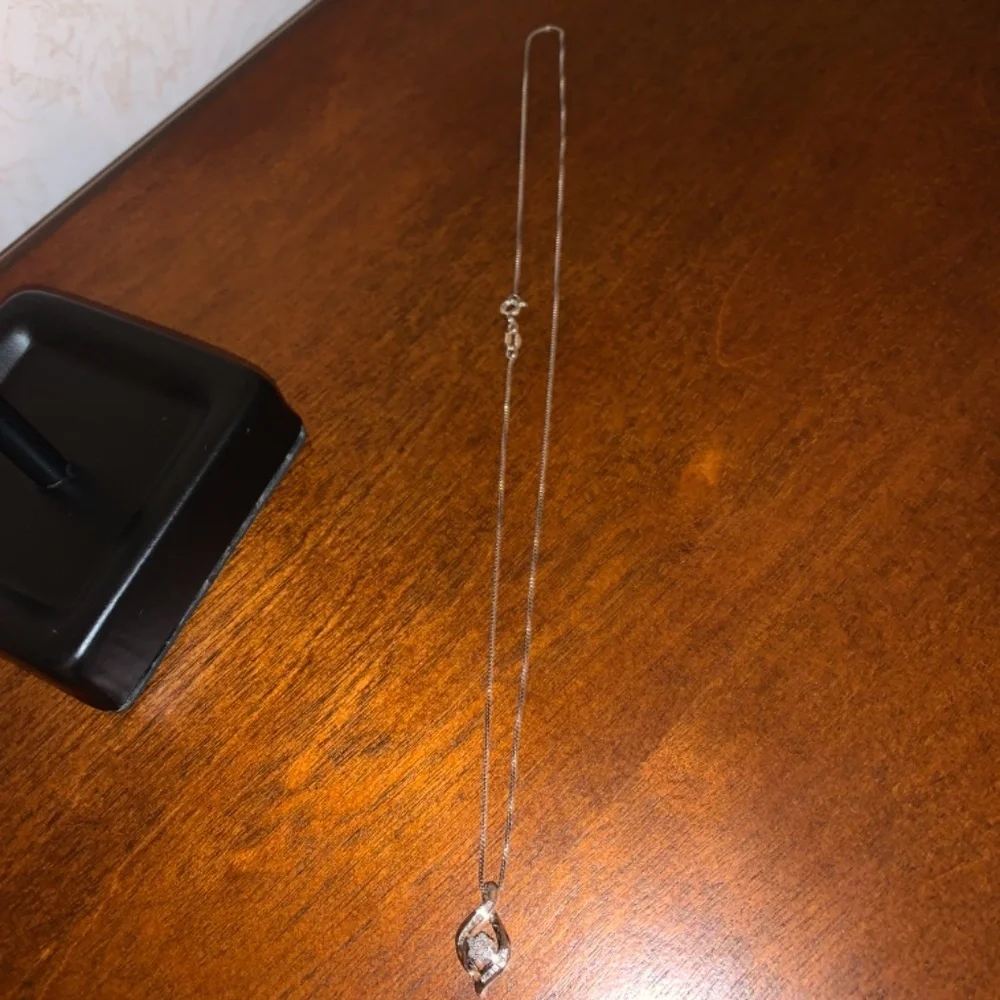 !FIRM! Genuine Diamond 18” Sterling Silver Necklace W 1/10 Ct Diamond Pendant - Picture 5 of 8